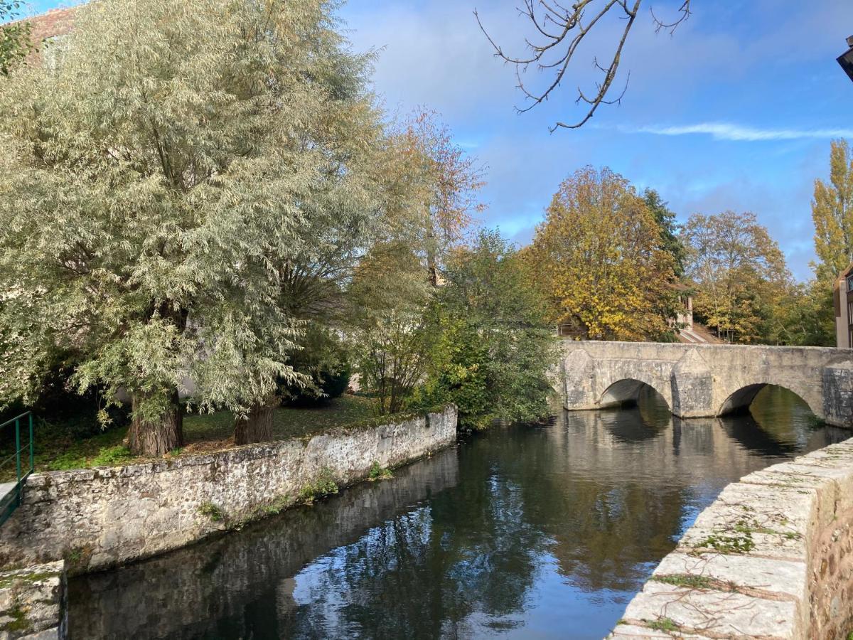 Appartement de la Brèche 44 m2 Wifi ,Netfix Chartres Esterno foto